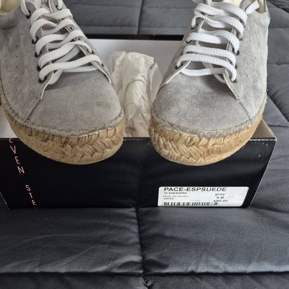 Steven Sneakers By Steve Madden
